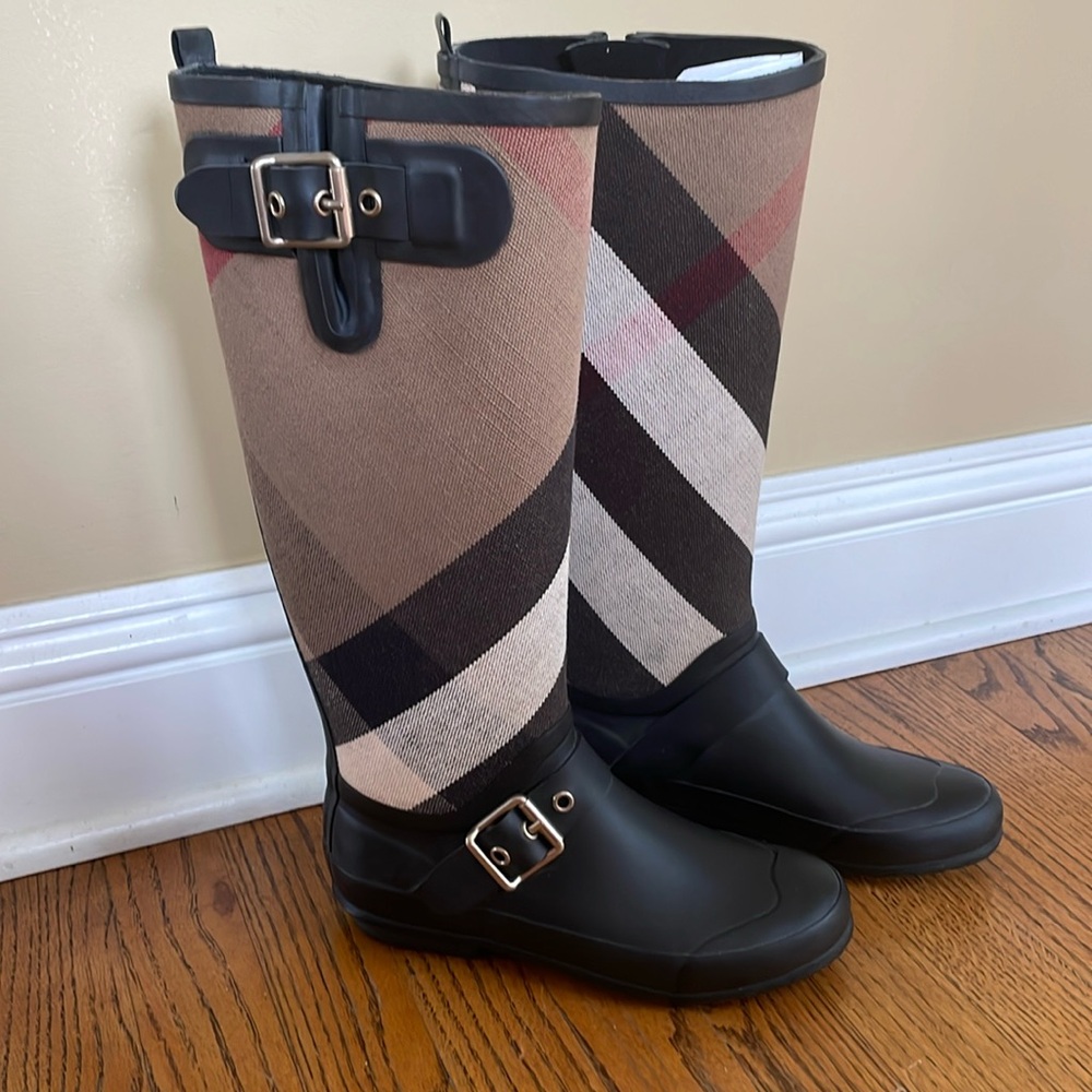 Burberry Rain Boots Authentic